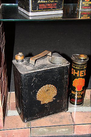 SHELL PETROL / OIL  . . .(2 Gallon Can) - click to enlarge